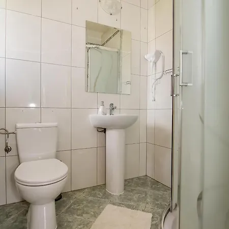 Dunajecki Zakatek Z Jacuzzi ゲストハウス 3*